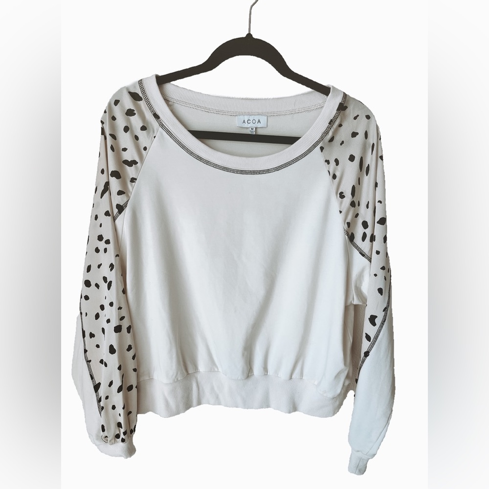 ACOA Spotted Sleeve Sweater